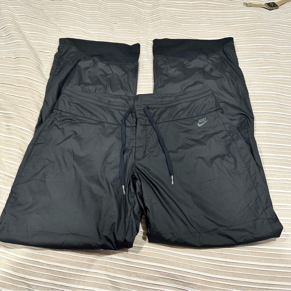 Nike Sportswear Women’s Black pants size medium wide leg lined swoosh basketball